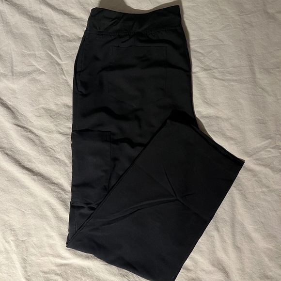 Mandala Scrub Set in Black (Size M) - Picture 9 of 9